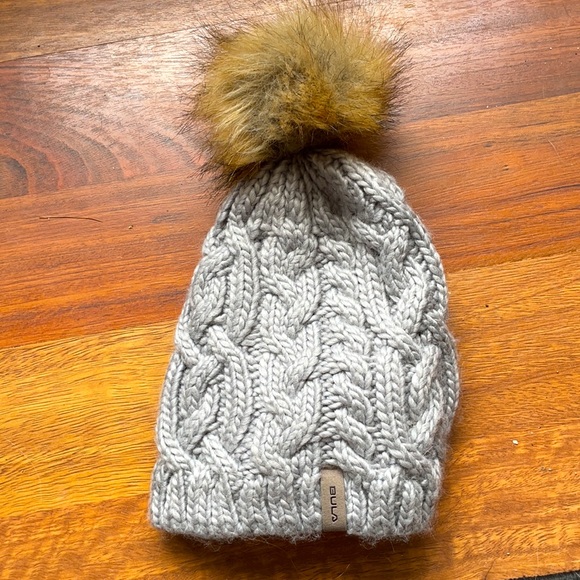 Cable knit pompom hat - Picture 2 of 2